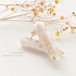 natural accessorise＊ドライフラワーのかすみ草が可愛い♢ナチュラルな耳飾り