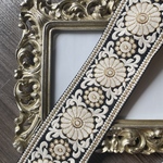 [ブラック] インド刺繍リボン　花　インド刺繍　スパンコール　刺繍リボン　リボン　りぼん　※普通郵便はお届けに1週間近くかかります。お急ぎの方は必ずクロネコヤマトをお選びください