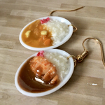 ミニチュア カツカレーと野菜カレーのピアス 