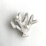 珊瑚　ビーズ刺繍ブローチ