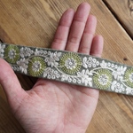 1mカット済【インド刺繍リボン】チュール　刺繍　リボン　りぼん   【カーキ×ライトグリーン】