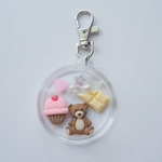 イニシャル shaka shaka key charm (くま カップケーキ ピンク パール  ホワイト チョコ 星)