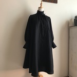 バイオウォッシュ加工リネン黒で作ったハイネックフレアワンピース