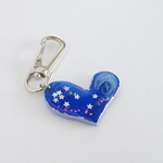 アンバランスなハートのキーホルダー（レジン）