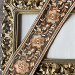 カーキ　インド刺繍リボン　花　インド刺繍　スパンコール　刺繍リボン　リボン　りぼん　※普通郵便はお届けに1週間近くかかります。お急ぎの方は必ずクロネコヤマトをお選びください