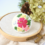 ハイビスカス　刺繍　ブローチ　ヘアゴム　北欧