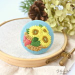 ひまわりの贈り物　手刺繍　ブローチ　ヘアゴム