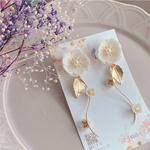 揺れる小花のフラワーピアス