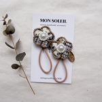 ムーンモス・アンティークブルー　お花刺繍のツインヘアゴム
