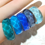 ときどき眺めて癒されて欲しい 広幅minamoなガラスリング blue