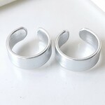 【再販×107】〈痛くない〉シルバーフラットリングイヤリング・イヤーカフ・フェイクピアス〈直径約12㎜、幅約5㎜〉(両端を曲げないタイプ)(手で調節可能) 管理No.1247