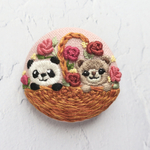 【Cheerful Basket】パンダとくまの刺繍ブローチ 38mm