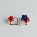 春色 花とスクエアピアス blue&red
