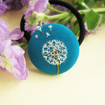 たんぽぽ綿毛の刺繍ヘアゴム☆くるみボタン