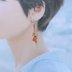 幻想的な夕焼けを映す海のピアス＊カーネリアン・チェコガラス＊sサージカルステンレス＊イヤリングに変更可能＊金アレ対応