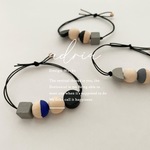 ウッドビーズのびのびブレスレット・ブラック