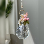 手のひらサイズの花束サンキャッチャー　ロココピンク　256 【K9クリスタル30mm】