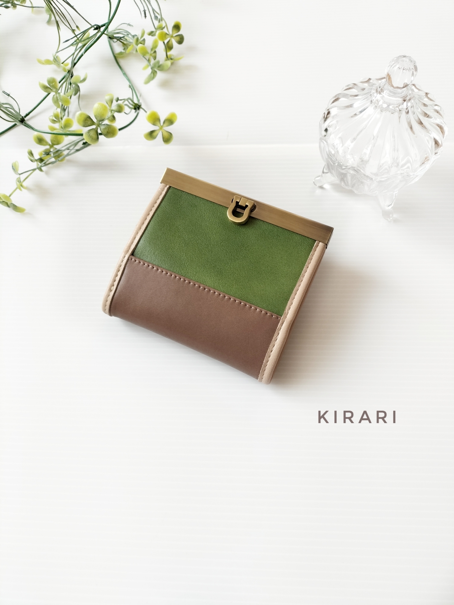 お札が折らずに入るミニ財布  抹茶グリーンとモカの心安らぐ本革バイカラー / 大人のための、ご褒美ギフト 直線口金 コンパクト財布　レザー財布　二つ折り財布　革財布　ウォレット