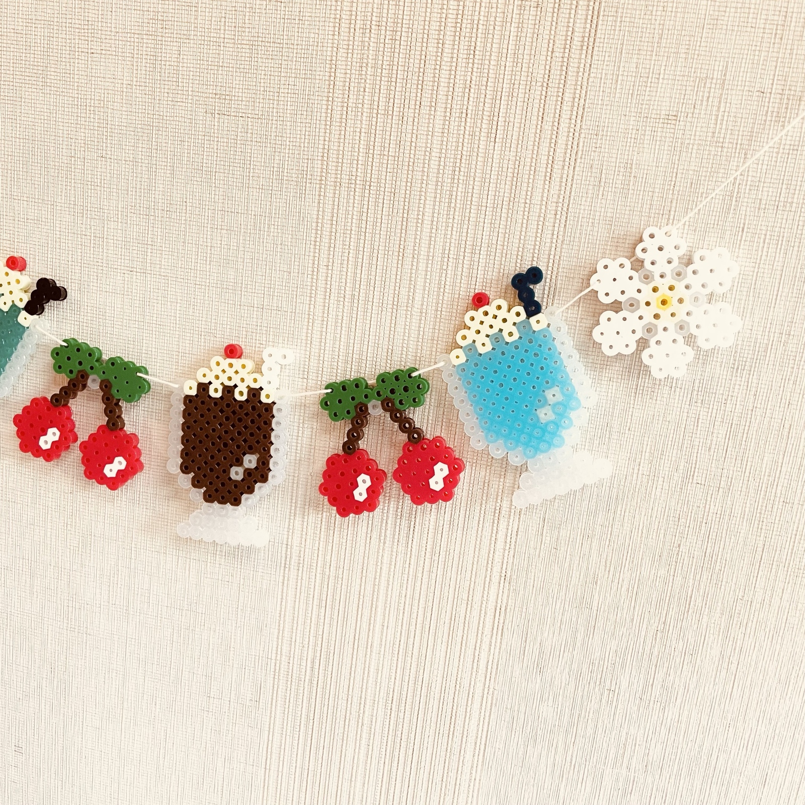 アイロンビーズガーランドスタバ風モチーフ12点