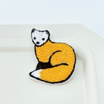 [再販]ちょこんと貂(テン)刺繍ブローチ  イタチ科／itomici