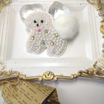 オーダー専用出品💓💞ビーズ刺繍ブローチ 白いわんちゃん💓💞