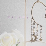 「ＳＡＬＥ」月を見上げ三日月に座るネコちゃんのスワロパールのイヤーフック