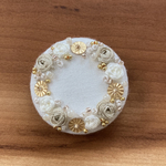 ビーズ刺繍くるみボタン（ヘアゴム/ブローチ）