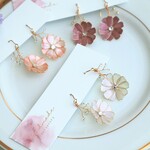 秋風に揺れる秋桜のピアス/イヤリング