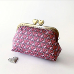 リバティプリント　ハートのがま口ポーチ