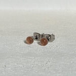 サンストーン 4mm カボション サージカルステンレス製 ピアス