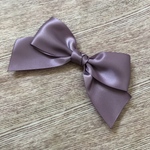 シンプルサテンリボン ふんわり留め 選べるブローチヘアクリップ 薄紫藤色ウィステリアウィスタリアパープル系