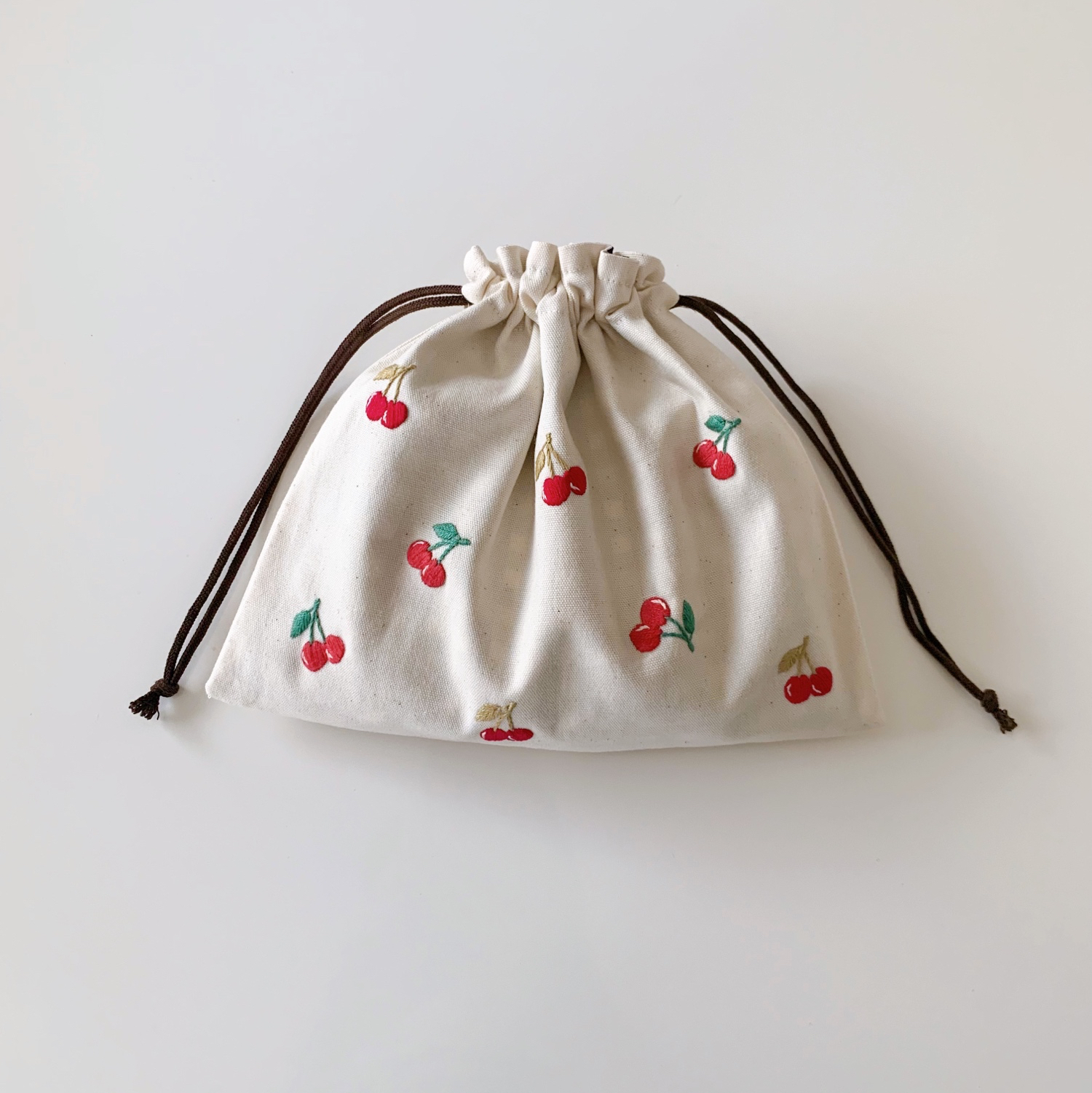 専用★ラスト✳︎ハンドメイド✳︎ 巾着　リネン生地　さくらんぼ刺繍 専用☆ラスト✳︎ハンドメイド✳︎ 巾着 リネン生地 さくらんぼ刺繍