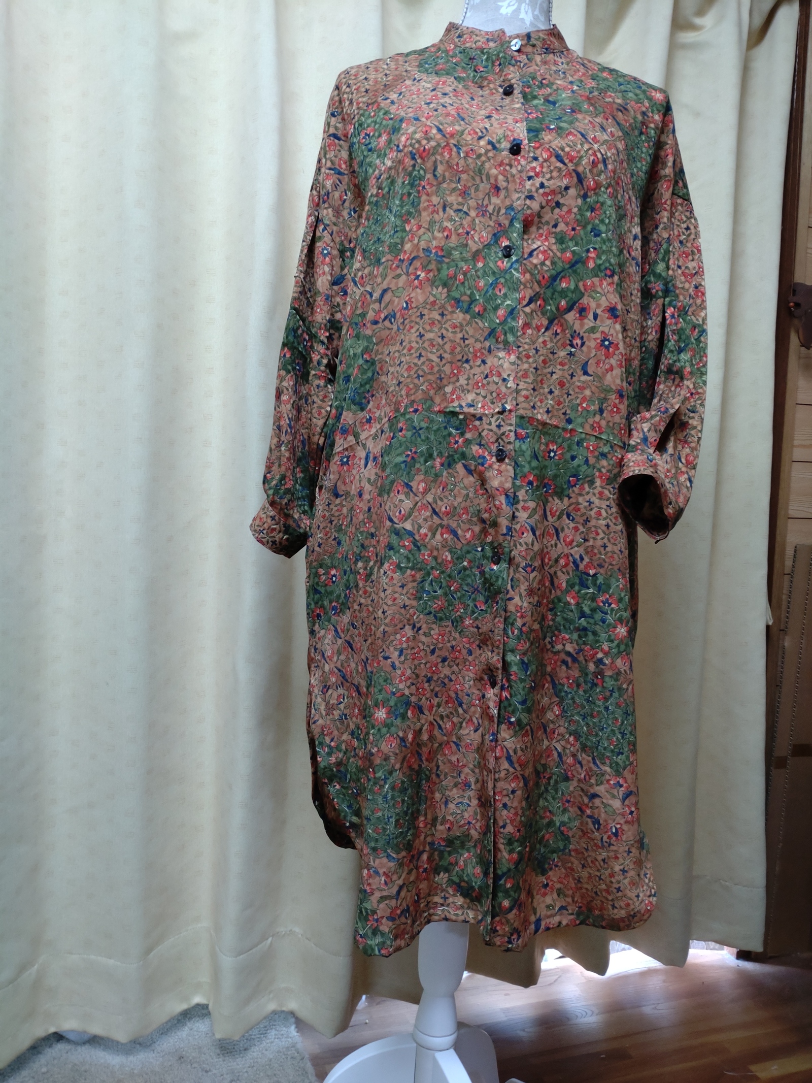 rロングシャツ