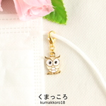 淡いレモン色ふくろうマスクチャーム