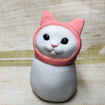 猫を被る白猫の置物②