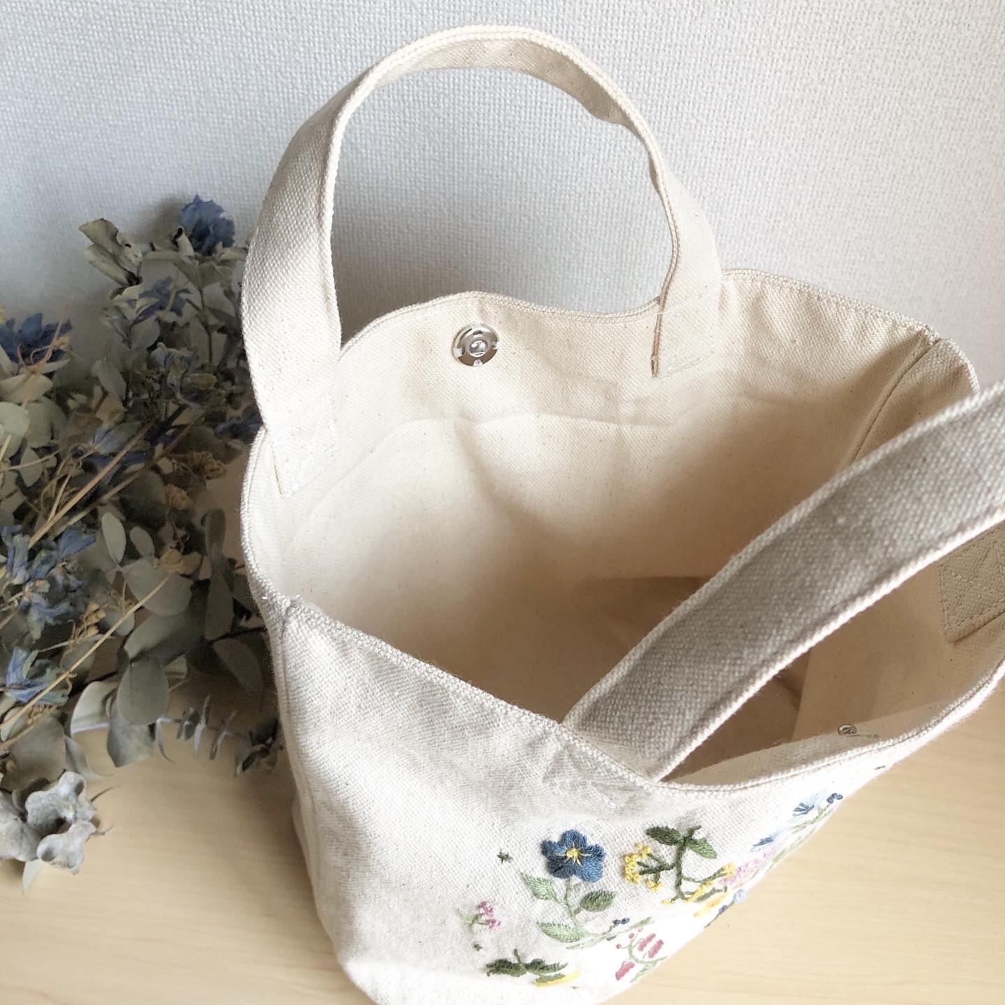 ボタニカルフラワー刺繍のキャンバスミニトートバッグ - yuyu
