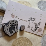 シマリスとどんぐりの消しゴムはんこ