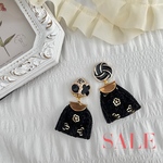 《送料無料》SALE セール ブラックボタンインド刺繍リボンピアスorイヤリング