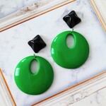 大ぶりレトロな緑のピアス