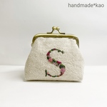 花の手刺繍＊イニシャルのガマ口＊Ｓ