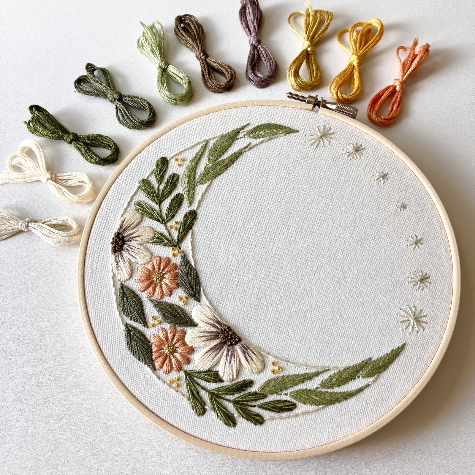 はな 手毬 手鞠 てまり ハンドメイド刺繍花火 刺繍お月見 秋桜３点 はな様専用 手毬 手鞠 てまり ハンドメイド刺繍花火 刺繍お月見
