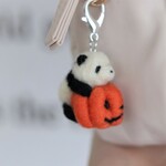 ハロウィンパンダのチャーム（ジャックオランタンハグ）