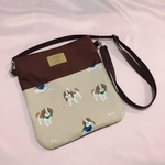 １３１９．大人可愛い　シーズー柄のサコッシュ　茶　ポシェット　再販