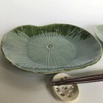 蓮の葉プレート大皿（織部）  21.5×18.0cm