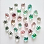 692  ガラスビーズ　グリーン＆パープル＆グレー　キャツアイ 　縦8~10mm