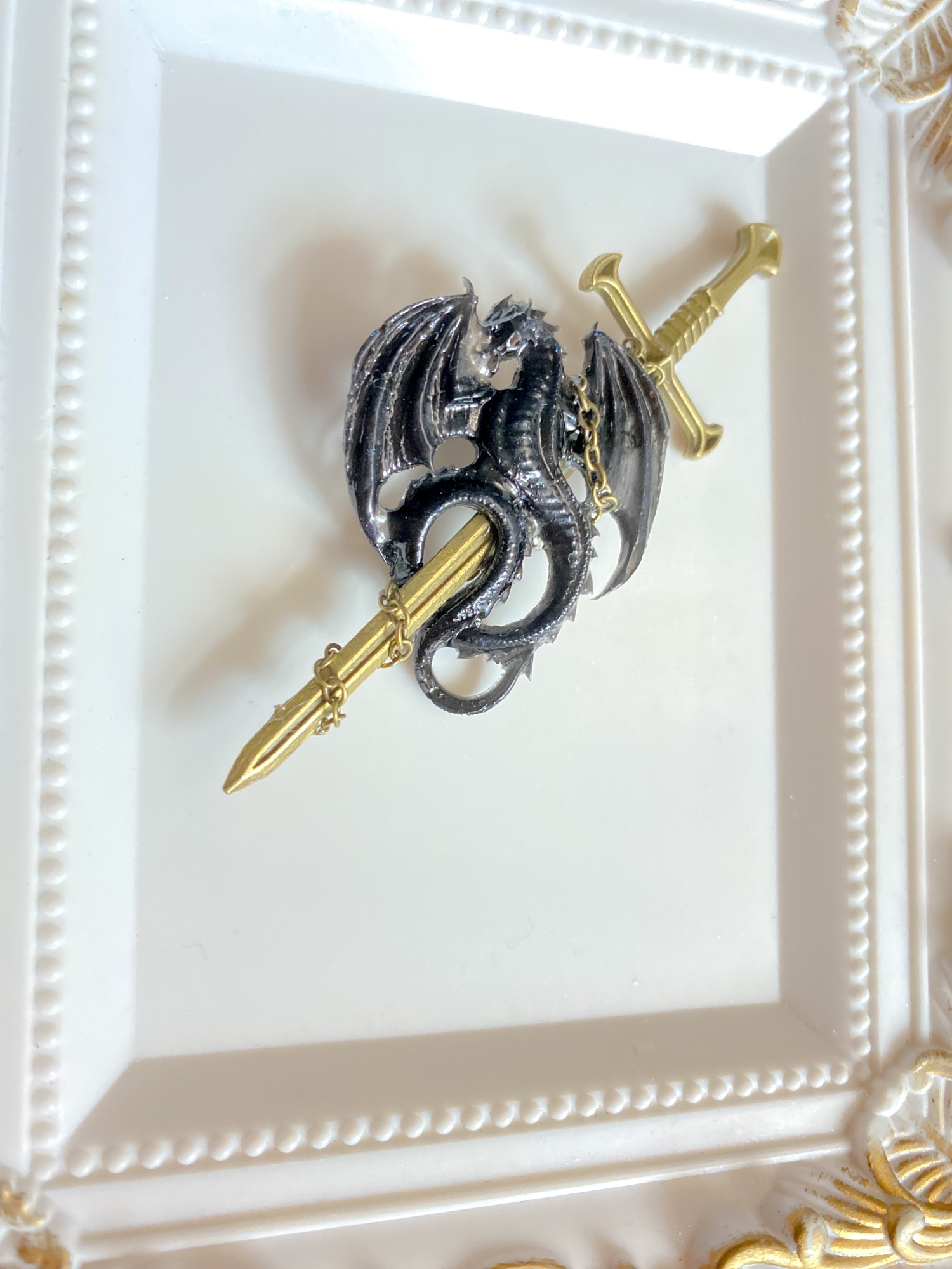 BPN　チェーン付きクロスモチーフブローチ BPN チェーン付きクロスモチーフブローチ