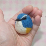 ルリビタキ ☆選べる2タイプ☆(Aマグネット・Bクリップ付ブローチピン)　コロコロ♪丸顔  羊毛の小鳥  野鳥シリーズ　