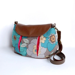 レトロモダンなバルーン型ショルダーバッグModern flower pattern shoulder bag