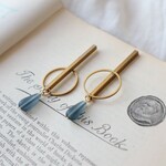 チェコ ヴィンテージ の ブルー ビーズ と 真鍮 の 個性的 ピアス イヤリング 