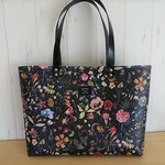 SHEEPさま専用　リバティ　ラミネート　フローラルイヴ　ブラックの大きめトート